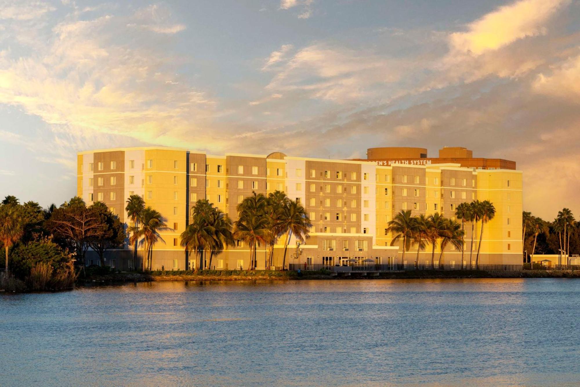 Homewood Suites Miami Airport/Blue Lagoon Майами-Спрингс Экстерьер фото