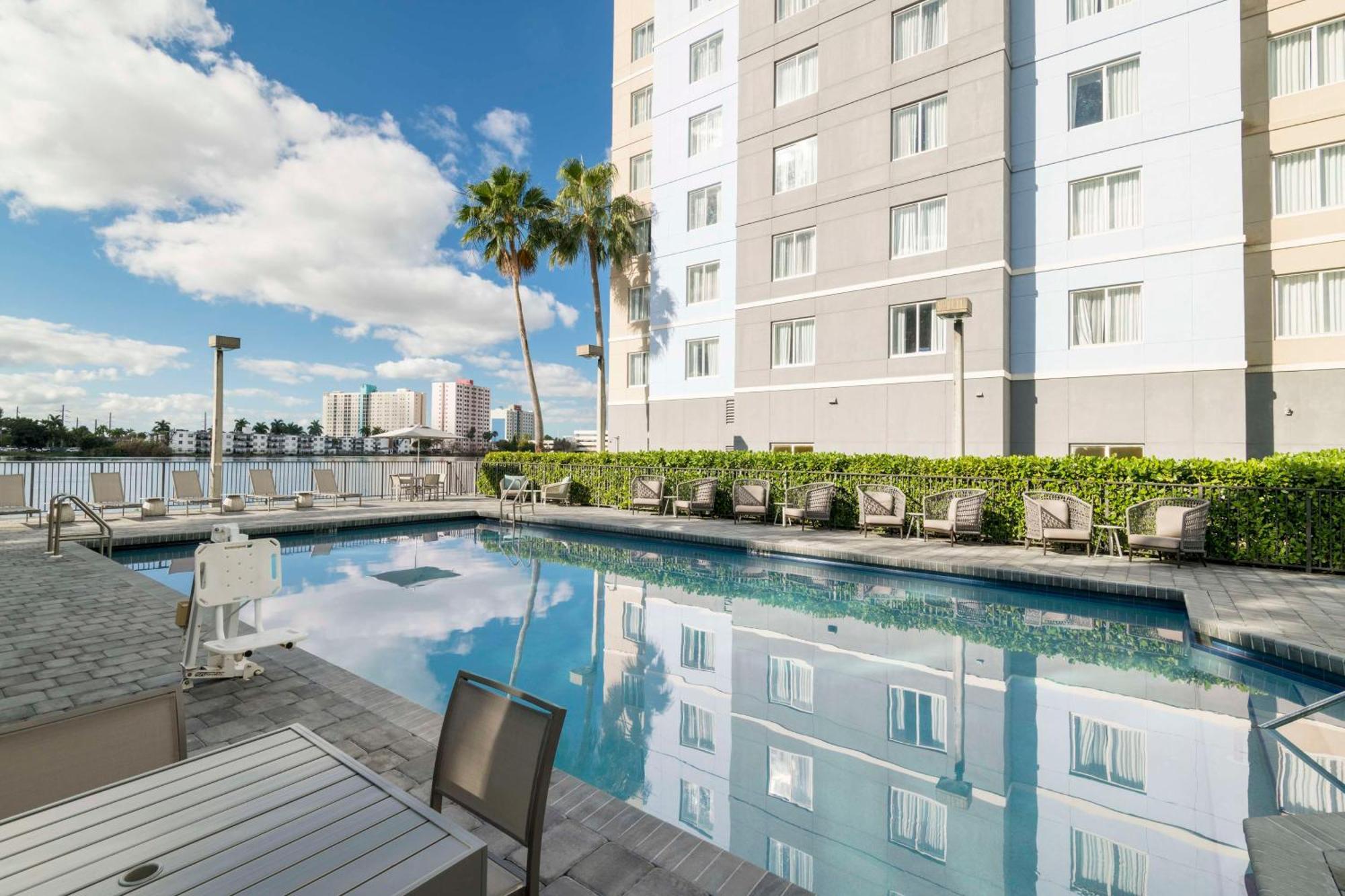 Homewood Suites Miami Airport/Blue Lagoon Майами-Спрингс Экстерьер фото
