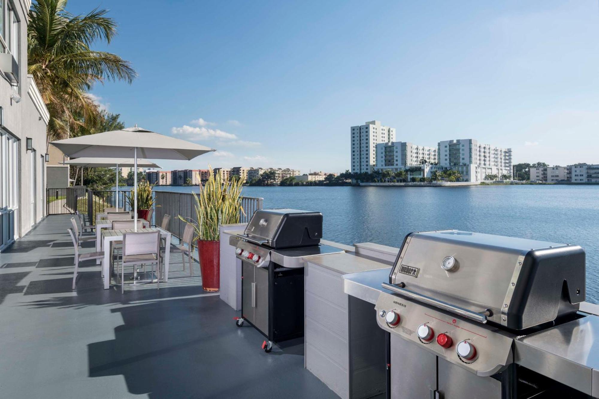 Homewood Suites Miami Airport/Blue Lagoon Майами-Спрингс Экстерьер фото
