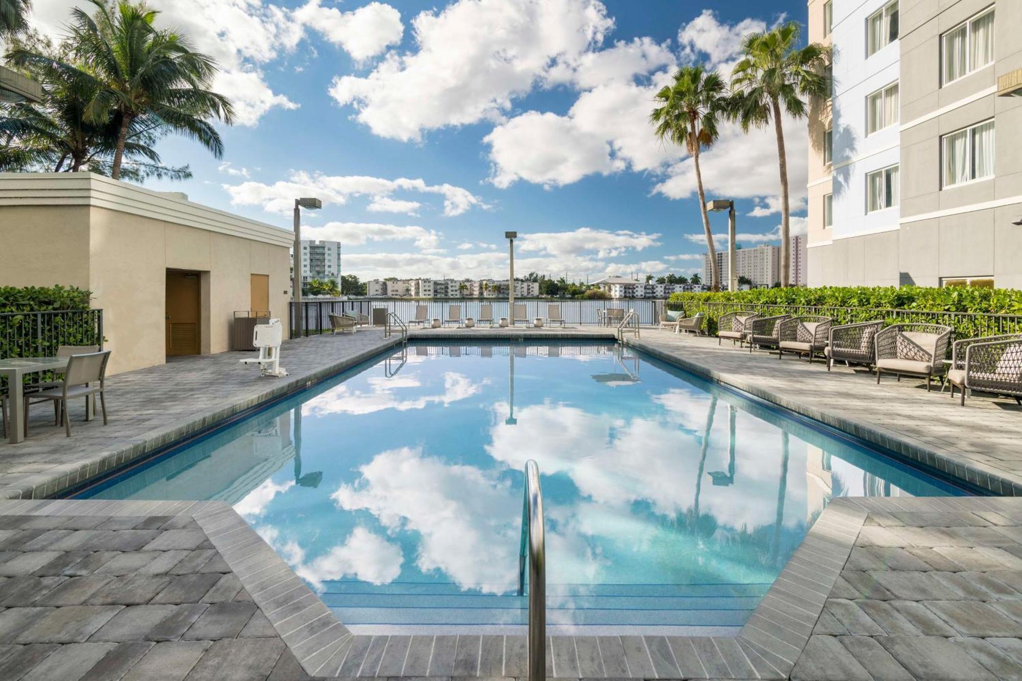 Homewood Suites Miami Airport/Blue Lagoon Майами-Спрингс Экстерьер фото